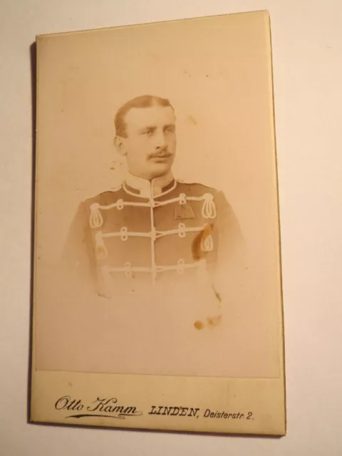 Linden - Soldat in Uniform - Pekesche mit Orden ? - Portrait / CDV