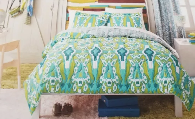 3 pc Xhilaration Full / Queen Reversible Comforter and Shams Set NIP 3 pc Xhilaration Full / Queen Reversible Comforter and Shams Set NIP