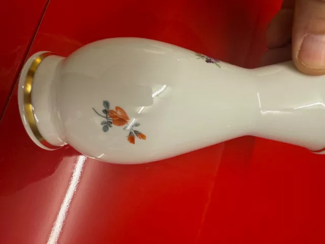 Vase Meissen mit Bruch am Fuß Rose handbemalt Goldrand aus Nachlass 15cm hoch