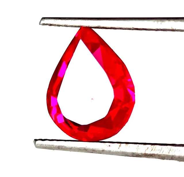 Pietra preziosa sfusa del Mozambico a forma di pera con rubino rosso rosato...