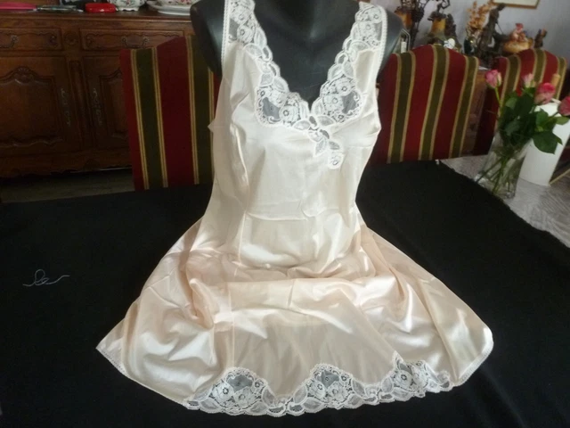jolie combinaison & fond de robe vintage jolie dentelle  T56/58  ref  GRT56