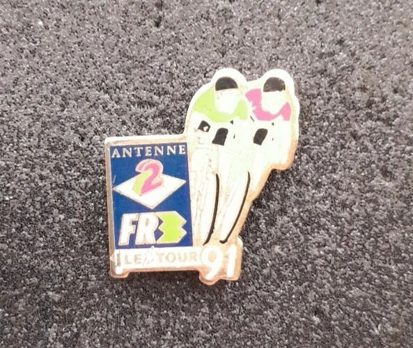 C2) LOT DE 8 Pin's Pins Pin MEDIA TV TF1 CANAL+ EUROPE 2 FR3 ANTENNE 2 EUR 5,85 - FR
