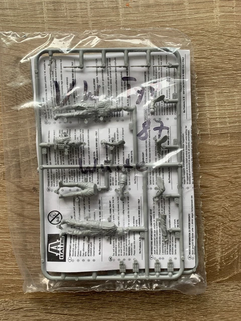 VW Typ 87 with Afrikakorps Soldiers Italeri 6426