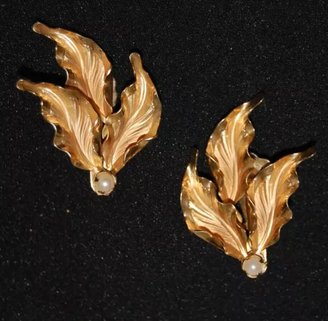 Elegant Vtg Mcm Couture Golden Flowing Ribbon Leaf Spray Faux Pearl Clip Earring 2