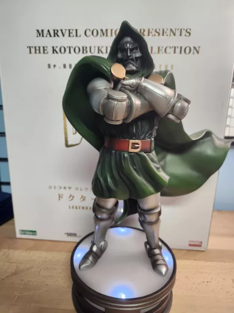 Kotobukiya Fine Arts Dr. Doom 15" Statue with light Up Base 646 / 1250  16B