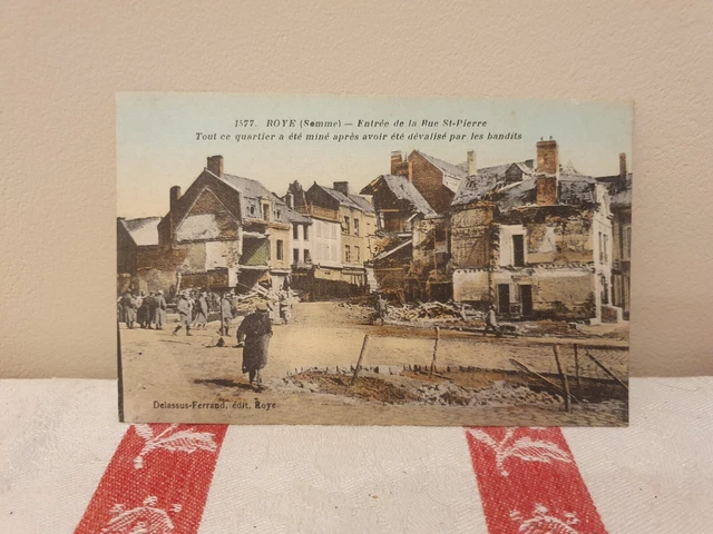 Cpa 1577. ROYE (Somme) Entrée de la Rue St-Pierre