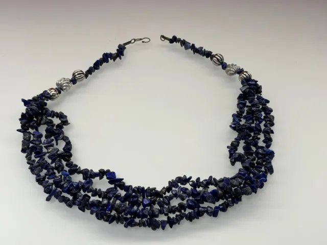 Collier parure avec 4 rangées de petites perles en lapis lazuli