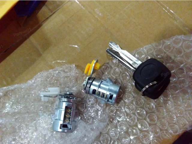 69051-35030 Door Lock Set L R w/ Key for 89-95 Toyota Pickup 89-95 4Runner 89-98