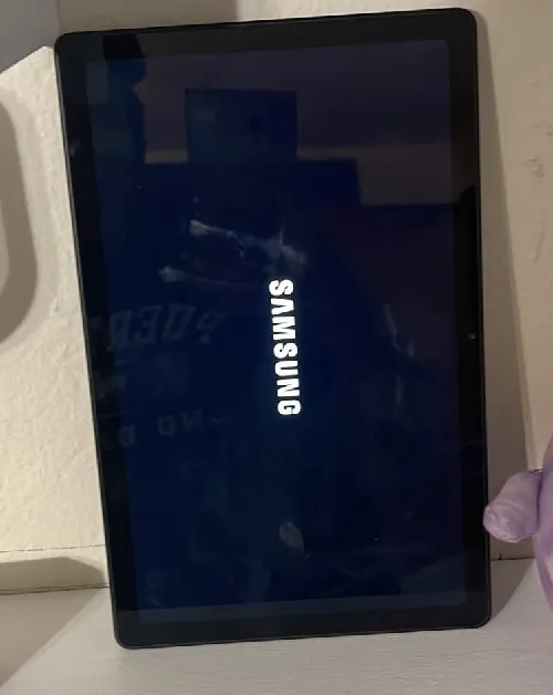 Samsung Galaxy Tab A7 SM-T500 32GB Wi-Fi ONLY 10.4" With BLUETOOTH KEYBOARD