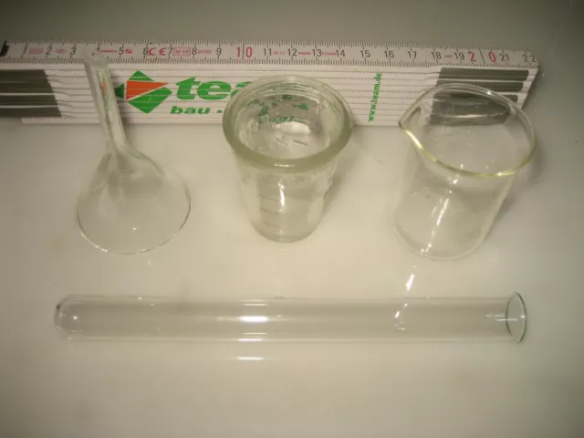Glas Trichter Messbecher Reagenzglas Konvolut Arzt Apotheker Instrument Antik