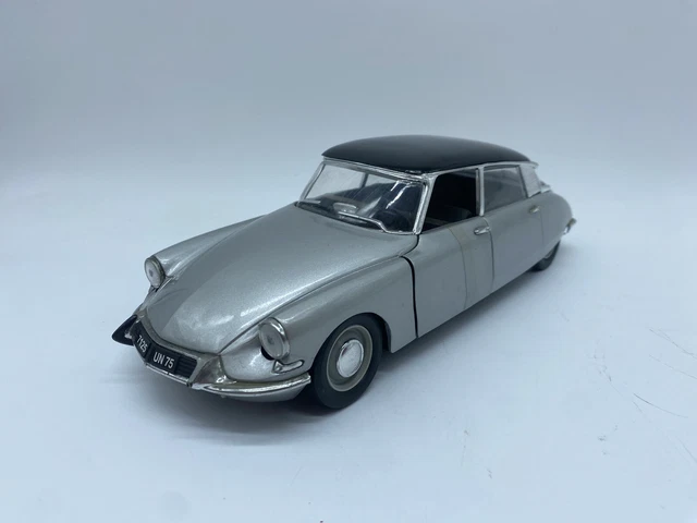 Citroën DS19 Gris Métallisé 1963 - Solido 1/18 (très Bon état)
