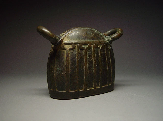 ANTIQUE BURMESE BRONZE 'MANDALAY' WATER BUFFALO BELL. MYANMAR, 19th C. 4