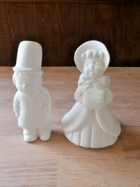 C-0893 Christmas Caroling Couple Ceramic Bisque U Paint