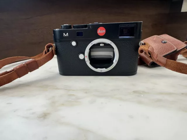 Leica M 240 Digital Rangefinder - 24MP, Black Finish - Near-Mint Condition