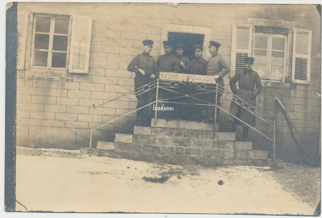 Foto Offiziere von 2. Batterie 39.Fußartl.Batl. /Schild Kasino (A599)