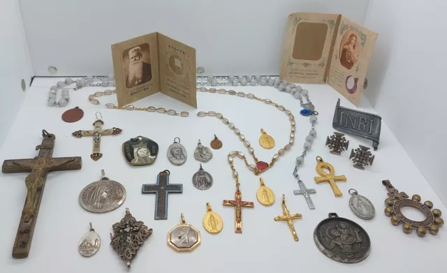 Lot Brocante Objets Anciens.  Lot 4  Bijoux Religieux,  Chapelets,  Médailles...