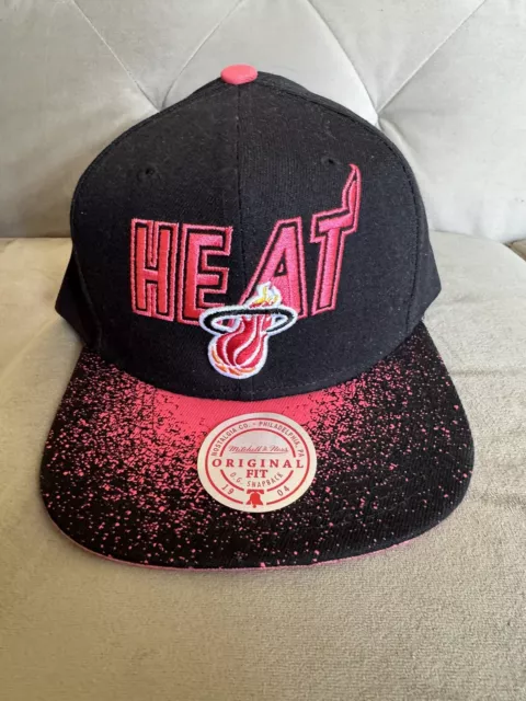 MIAMI HEAT ‘SPRAY Paint' Snapback Hat - Black Red Coral Mitchell & Ness ...