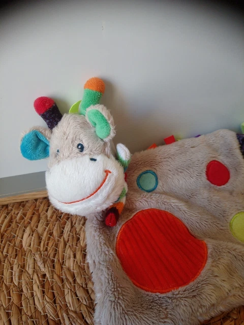 Doudou plat girafe Zoé gris ronds rouge orange vert bleu écharpe Simba Toys 2