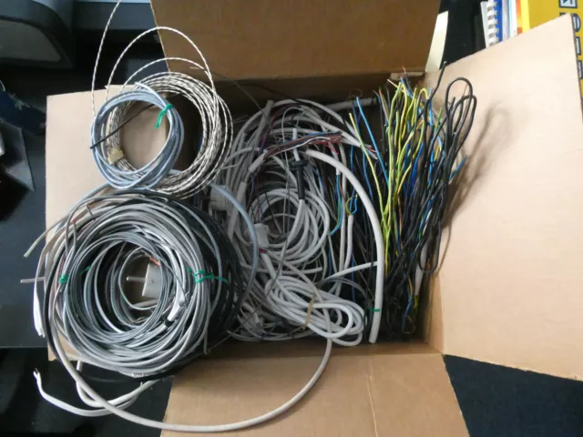 Kabel-Konvolut diverse einadrige, mehradrige Kabel versch. Art, Stecker etc.