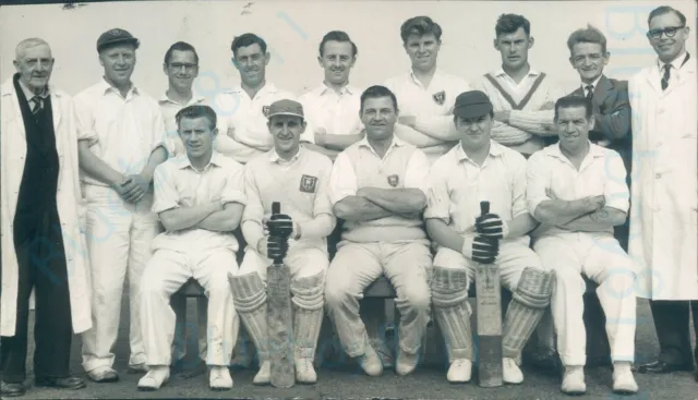 1960 Amateur Cricket Gasworkers team 2nd division champions Press photo 6.5*3.5"