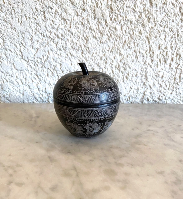 BOITE EN LAQUE Noire en Forme de Pomme Vintage EUR 5,00 - PicClick FR