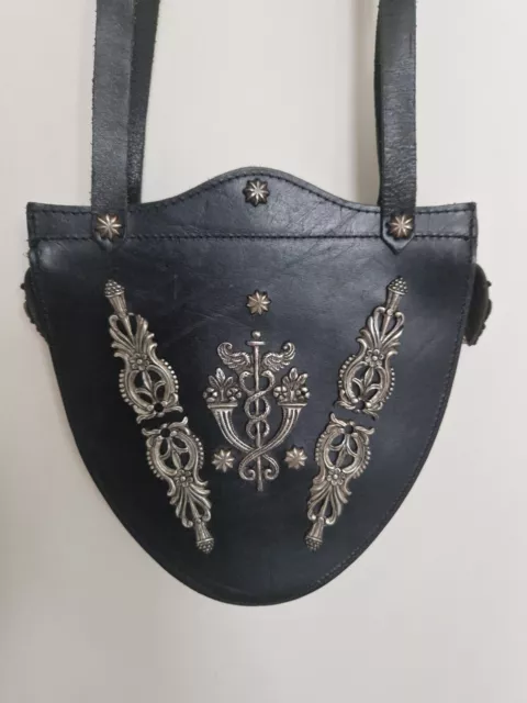 grande borsa tradizionale vintage pelle nera con applicazioni in metallo