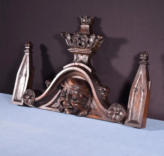 *23" French Antique Gothic Crest/Pediment/Crown in Solid Oak Wood with Face