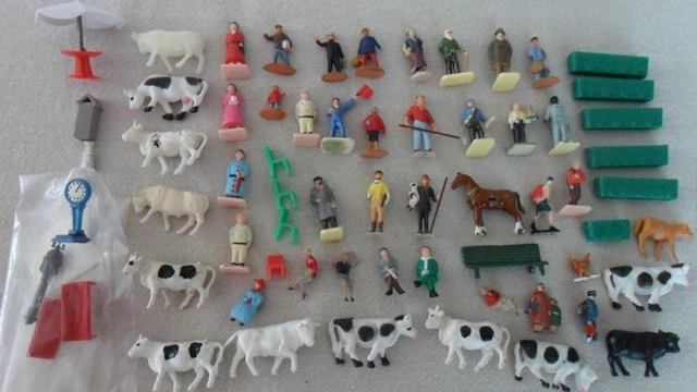 Starlux - lot de figurines - soldats starlux -chien - en plomb et autres pour personnages oie ou canard