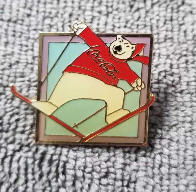 Vintage 1994 Coca-Cola ALPINE DOWNHILL SKIER POLAR BEAR Skiing Lapel or Hat Pin