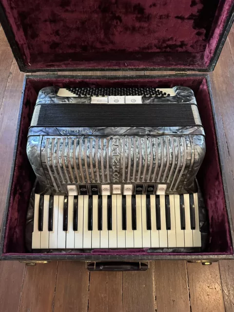 Nice Vintage Hohner Tango II M Bass Accordion w/ Case Nice Vintage Hohner Tango II M Bass Accordion w/ Case