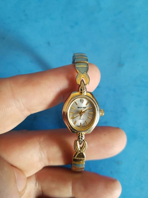 Vtg sharp quartz japan mvt women's wrist watch SHP22 stretch band.NEEDS BATTERY.