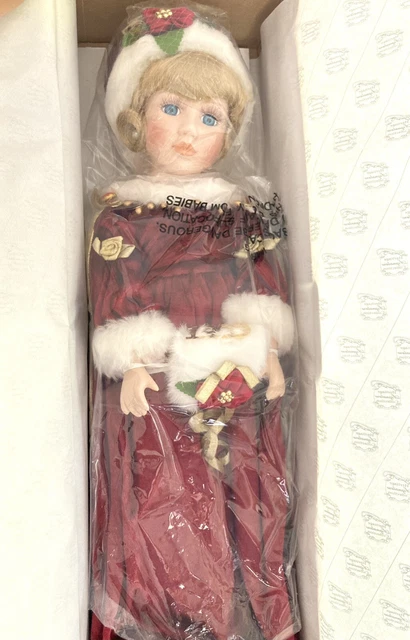 Heritage Signature Collection Blond Hair Caroline 1999 Christmas Porcelain Doll
