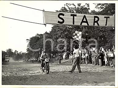 1955 ca VARSAVIA (POLONIA) Arrivo di una gara di motocross *Fotografia