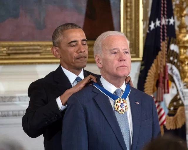 Barack Obama Presidential Medal of Freedom for Joe Biden 11 x 14 Photo Picture a