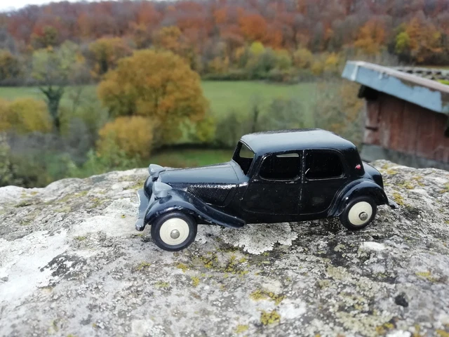 Dinky Toys GB N°24N - Citroën Traction Avant (grande Gravure) - Échelle 1/43 - Noir