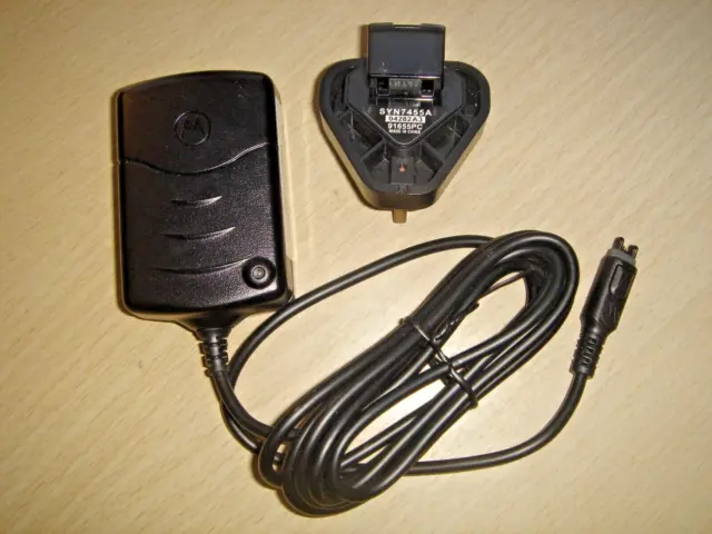 Motorola NNTN7558A MTH800 personal charger with SYN7455A UK adaptor