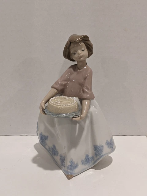 Vintage 1990 NAO Lladro Daisa Felicidades Girl with Cake Porcelain Spain RARE