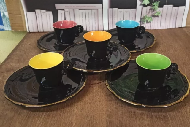 5 Tasses Anciennes Noire Intérieur Couleurs