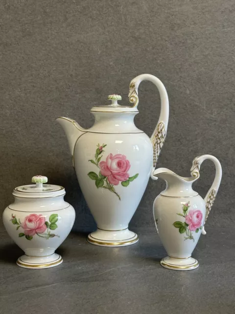 Meissen Porzellan Kernstück Rote Rose mit Schwanenhals Goldrand 1.Wahl #424