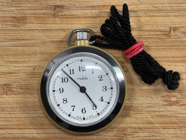 DDR Taschenuhr Ruhla Made in GDR Kunststoffgehäuse Durchmesser 52 mm