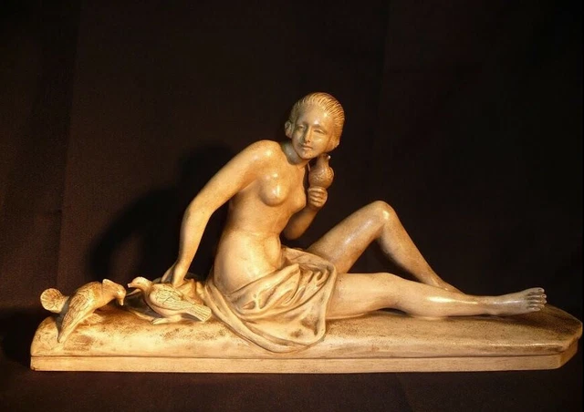 F. FOUCHER Sujet en terre cuite La femme drapée aux oiseaux