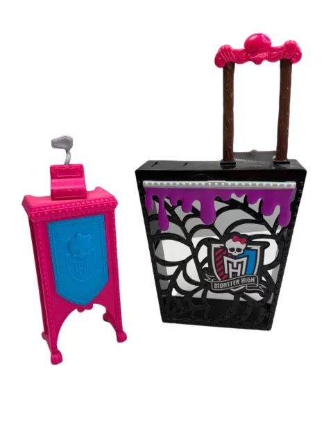 Monster High Deadluxe High School Podium Cafeteria Checkout Counter Guillotine