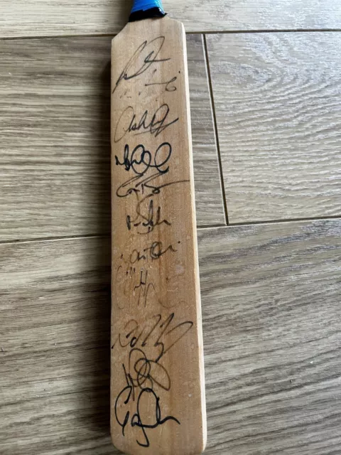 Fully SIGNED MINIATURE CRICKET BAT ENGLAND V AUSTRALIA Ashes Squad 2013 Rare