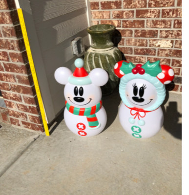 minnie blow up christmas