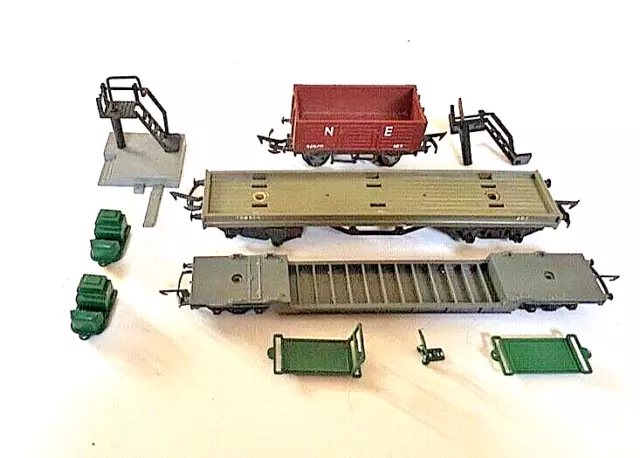 Job Lot Of Triang Oo Gauge Low And Plank Wagons Platform Items And Other Bits