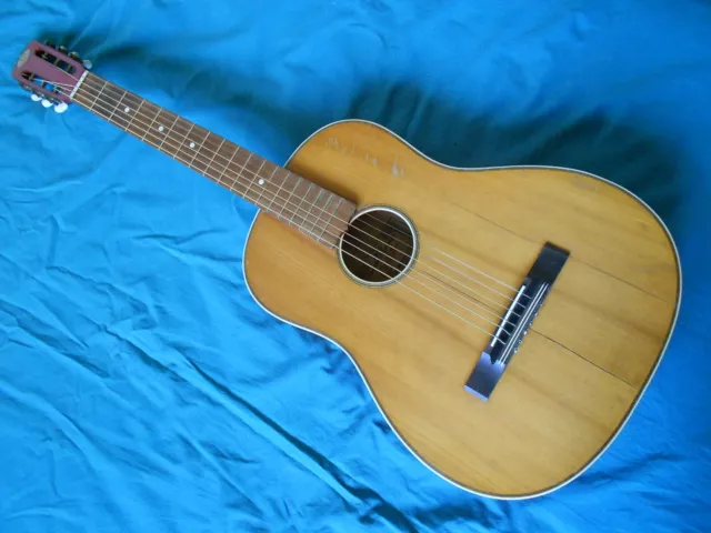 Guitare folk parlor OTWIN 30/1 idem J.Brel