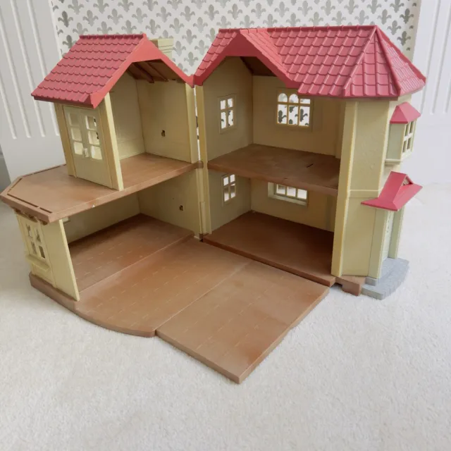 Sylvanian Families Techo Rojo Sauce/Haya Hall House con Extensión de Piso