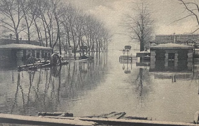 Paris flood Porte de la gare heliogravure from 1910 France