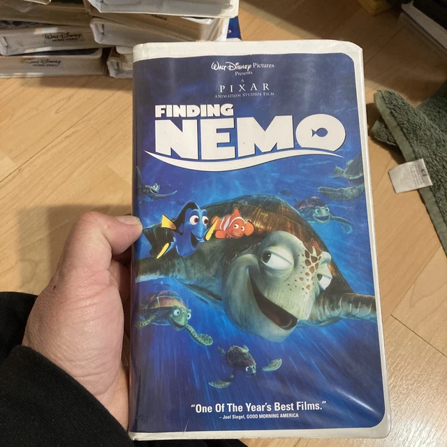 FINDING NEMO (VHS, 2001) Disney Pixar Movie With Clamshell Case FREE ...