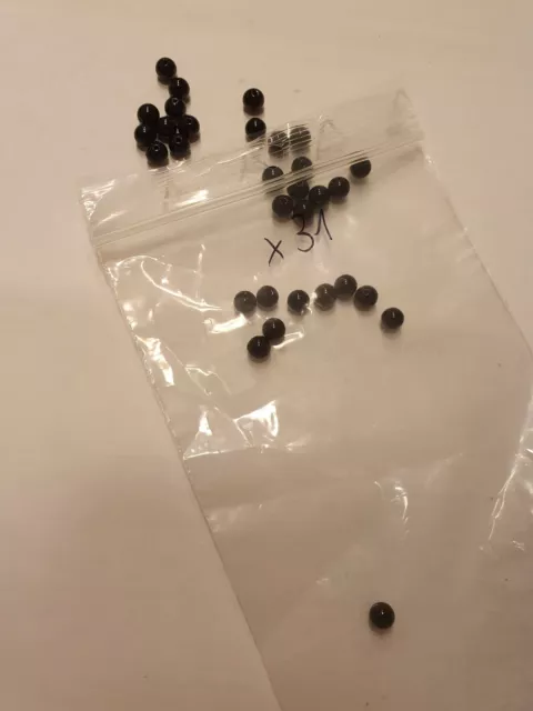 ONYX Lot de 31 Perles - Diamètre 6 mm ; 2 trous 1,5 mm